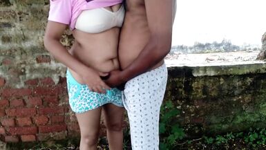 Desi Indian Bhabhi Public Outdoor Big Boobs Show Compilação - 14 image