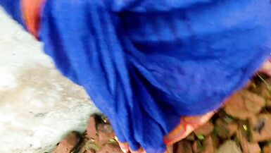 Desi Indian Bhabhi Public Outdoor Big Boobs Show Compilação - 2 image