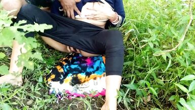 Desi Indian Bhabhi Public Outdoor Big Boobs Show Compilação - 7 image