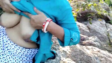 Desi Indian Bhabhi Public Outdoor Big Boobs Show Compilação - 9 image