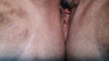 BBW se masturbe avec un hitatchi