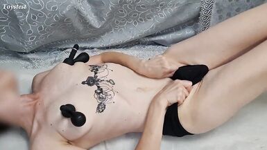 The girl is bored without Dick and the vibration saves her - 9 image