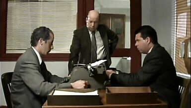 Une blonde sexy se fait lécher la chatte par un mec en chaleur - 2 image