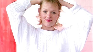 Neu in der Pornoszene Milf mit Dildo Retro - 4 image