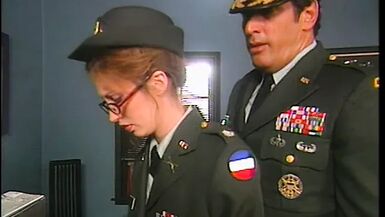 La beauté blonde sexy se fait baiser en levrette