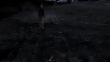Yaramaz MILF açık havada işiyor - 9 image