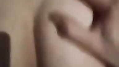 Трахает мою большую задницу милф с затычкой в заднице - 2 image
