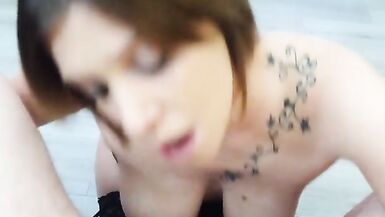 Je lui vide ses couilles rien qu avec ma bouche