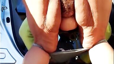 Stopping by side of road mature Latina wom had to pee badly! - 5 image