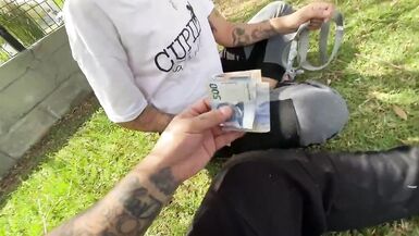 I offer money to a pretty girl in the park and this happens - 9 image