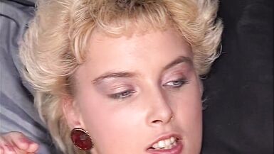 Sesso a tre hardcore con la puttana del bordello - 10 image