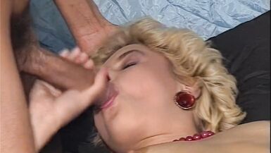 Sesso a tre hardcore con la puttana del bordello - 3 image