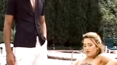 Échangisme en plein air avec une femme au corps parfait qui prend du plaisir