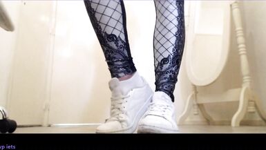 sneaker bitches ruik mijn vieze sokken en adoreer mijn voeten - 3 image
