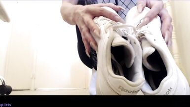 sneaker bitches ruik mijn vieze sokken en adoreer mijn voeten - 6 image