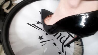 Goddess Carmen plays drums (crush video) - 13 image