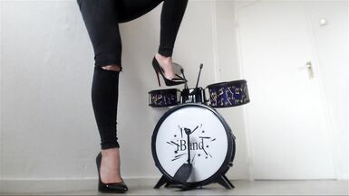 Goddess Carmen plays drums (crush video) - 2 image