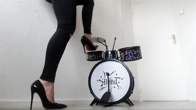 Goddess Carmen plays drums (crush video) - 3 image