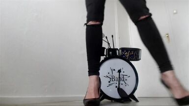 Goddess Carmen plays drums (crush video) - 5 image
