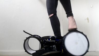 Goddess Carmen plays drums (crush video) - 6 image