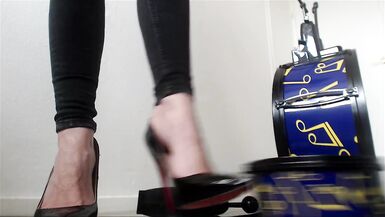 Goddess Carmen plays drums (crush video) - 9 image
