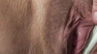 Chatte mouillée en culotte de dentelle American Milf 09