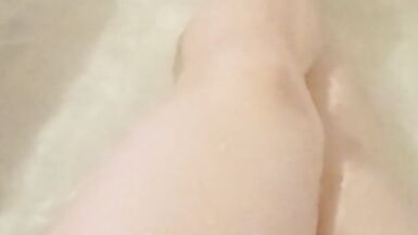 Body view in bath simple video but thought my fans would enjoy - 3 image