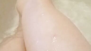 Body view in bath simple video but thought my fans would enjoy - 4 image