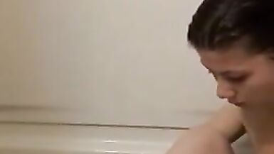 shaving my sexy legs with pink disposable razor - 5 image