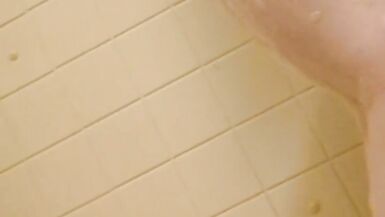Freya Sinn Shows Off Her Body in the Bath - 12 image