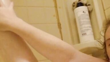Freya Sinn Shows Off Her Body in the Bath - 15 image