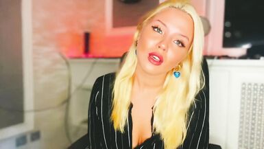 Blonde MILF invites ASMR visit from her friend's mom - 3 image