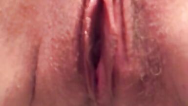 Gemere e giocare mentre faccio pipì e sperma - 11 image