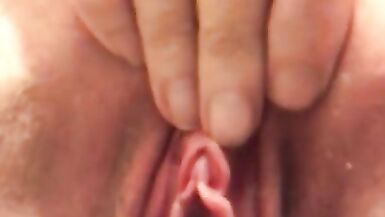 Gemere e giocare mentre faccio pipì e sperma - 14 image