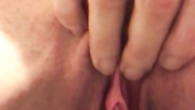 Gemere e giocare mentre faccio pipì e sperma - 8 image