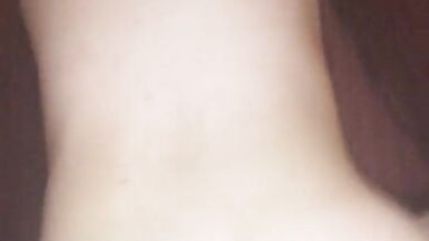 Un homme de 50 ans encule une jeune fille de 21 ans