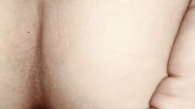 Première anal sur vidéo pour femme en laisse