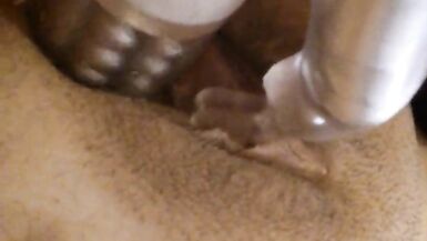 Sklavin mit Vibrator muss es selbst machen bei Vorfuehrung