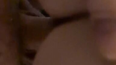 POV Alman Küçük Sürtük Banyoda Quickie istiyor - 2 image