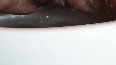 Amateur brunette shaving her pussy. - 6 image