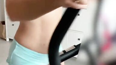 SwissLady webwhore webslut ropa deportiva delgada tetas fuera - 7 image
