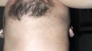 Il papà del bebè fa fare la pipì alla mamma del bebè - 8 image