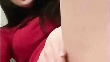 Kaltak parti sırasında amcığını tatmin etmek için emekli oldu. - 14 image