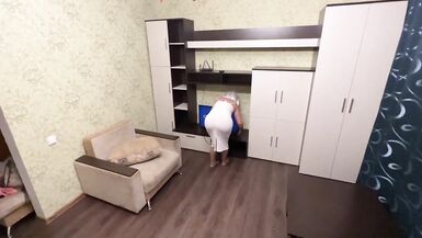 Milf wanted to figure out the TV and got a dick in the ass - 3 image