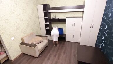 Milf wanted to figure out the TV and got a dick in the ass - 4 image