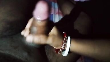 Handjob ve derin bir boğaz ver