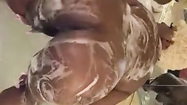 LolaMonroe twerking in bubbles