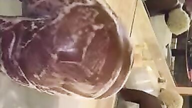 LolaMonroe twerking in bubbles - 5 image