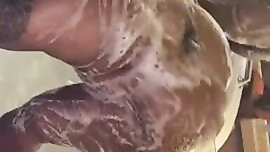 LolaMonroe twerking in bubbles - 6 image