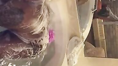 LolaMonroe twerking in bubbles - 7 image
